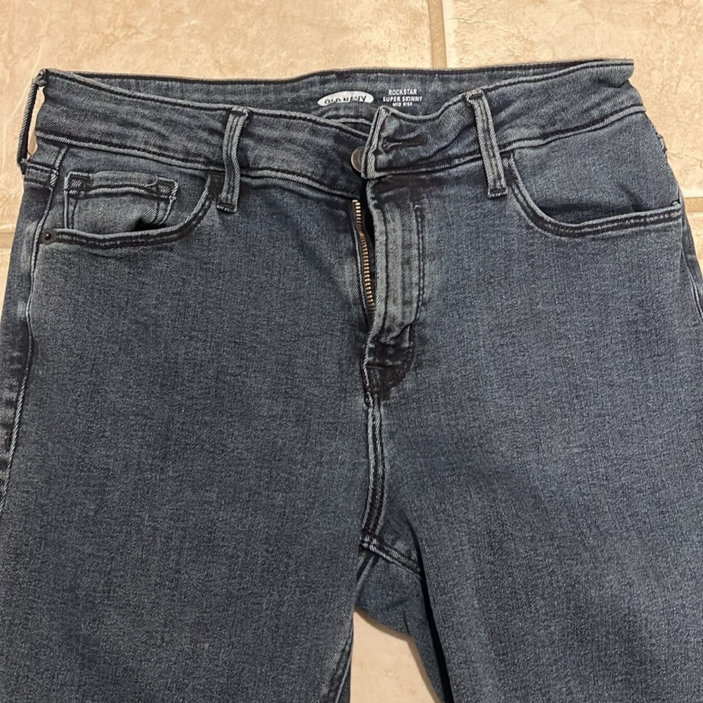 Women’s Old Navy Rockstar Super Skinny Mid-Rise Jeans - Picture 4 of 9